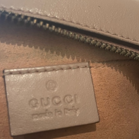 Gucci Marmont Small Shoulder Bag - Picture 4 of 5